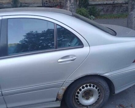 Сірий Мерседес Ц-Клас, об'ємом двигуна 2 л та пробігом 320 тис. км за 3062 $, фото 4 на Automoto.ua