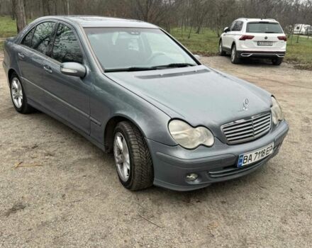 Серый Мерседес Ц-Класс, объемом двигателя 2.1 л и пробегом 500 тыс. км за 5400 $, фото 3 на Automoto.ua