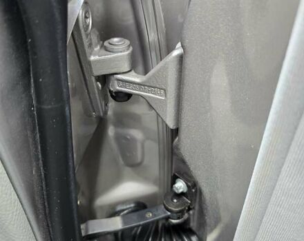 Серый Мерседес Ц-Класс, объемом двигателя 1.8 л и пробегом 176 тыс. км за 7500 $, фото 172 на Automoto.ua