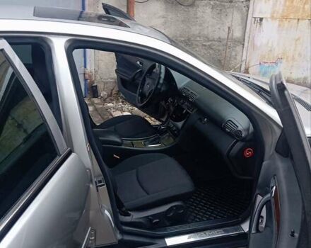 Серый Мерседес Ц-Класс, объемом двигателя 1.8 л и пробегом 245 тыс. км за 5200 $, фото 3 на Automoto.ua