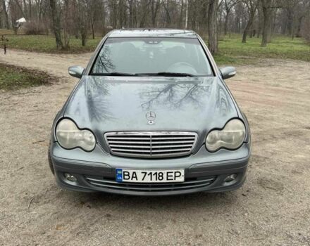 Серый Мерседес Ц-Класс, объемом двигателя 2.1 л и пробегом 500 тыс. км за 5400 $, фото 2 на Automoto.ua