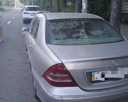 Сірий Мерседес Ц-Клас, об'ємом двигуна 2 л та пробігом 320 тис. км за 3062 $, фото 3 на Automoto.ua
