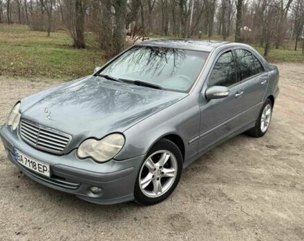 Серый Мерседес Ц-Класс, объемом двигателя 2.1 л и пробегом 500 тыс. км за 5400 $, фото 1 на Automoto.ua