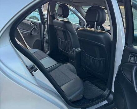 Серый Мерседес Ц-Класс, объемом двигателя 1.8 л и пробегом 325 тыс. км за 5200 $, фото 11 на Automoto.ua