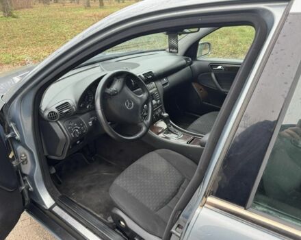 Серый Мерседес Ц-Класс, объемом двигателя 2.1 л и пробегом 500 тыс. км за 5400 $, фото 9 на Automoto.ua