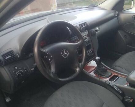 Серый Мерседес Ц-Класс, объемом двигателя 2.2 л и пробегом 250 тыс. км за 7000 $, фото 5 на Automoto.ua