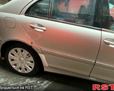 Серый Мерседес Ц-Класс, объемом двигателя 1.8 л и пробегом 330 тыс. км за 3700 $, фото 8 на Automoto.ua