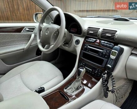 Серый Мерседес Ц-Класс, объемом двигателя 1.8 л и пробегом 176 тыс. км за 7500 $, фото 88 на Automoto.ua