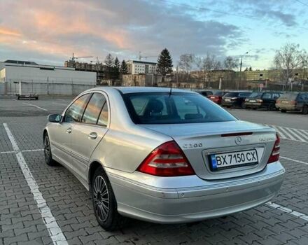 Серый Мерседес Ц-Класс, объемом двигателя 1.8 л и пробегом 325 тыс. км за 5200 $, фото 3 на Automoto.ua