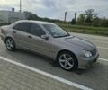 Мерседес Ц-Класс 2004 в Ужгороде на Automoto.ua Серый Мерседес Ц-Класс, объемом двигателя 2.15 л и пробегом 312 тыс. км за 6000 $, фото 4 на Automoto.ua