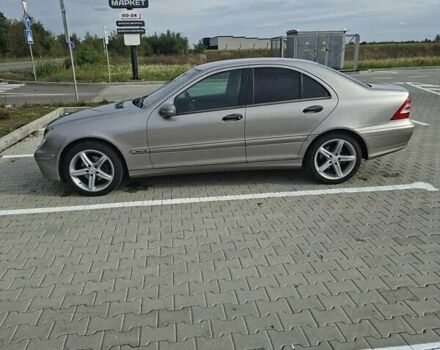 Мерседес Ц-Класс 2004 в Ужгороде на Automoto.ua Серый Мерседес Ц-Класс, объемом двигателя 2.15 л и пробегом 312 тыс. км за 6000 $, фото 6 на Automoto.ua
