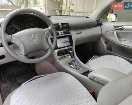 Серый Мерседес Ц-Класс, объемом двигателя 2 л и пробегом 250 тыс. км за 8400 $, фото 6 на Automoto.ua