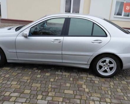 Серый Мерседес Ц-Класс, объемом двигателя 1.8 л и пробегом 300 тыс. км за 5000 $, фото 7 на Automoto.ua