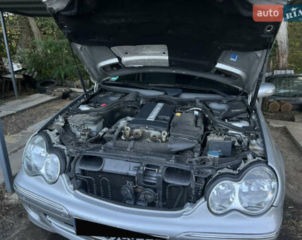 Мерседес Ц-Клас 2004 у Полтаві на Automoto.ua Сірий Мерседес Ц-Клас, об'ємом двигуна 1.8 л та пробігом 250 тис. км за 7800 $, фото 3 на Automoto.ua