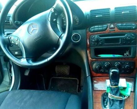 Серый Мерседес Ц-Класс, объемом двигателя 1.8 л и пробегом 182 тыс. км за 4500 $, фото 1 на Automoto.ua