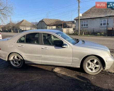 Серый Мерседес Ц-Класс, объемом двигателя 1.8 л и пробегом 270 тыс. км за 5000 $, фото 3 на Automoto.ua