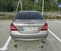Мерседес Ц-Класс 2004 в Ужгороде на Automoto.ua Серый Мерседес Ц-Класс, объемом двигателя 2.15 л и пробегом 312 тыс. км за 6000 $, фото 3 на Automoto.ua