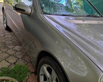 Серый Мерседес Ц-Класс, объемом двигателя 2 л и пробегом 250 тыс. км за 8400 $, фото 3 на Automoto.ua