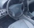 Сірий Мерседес Ц-Клас, об'ємом двигуна 2 л та пробігом 320 тис. км за 3062 $, фото 6 на Automoto.ua