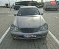 Мерседес Ц-Класс 2004 в Ужгороде на Automoto.ua Серый Мерседес Ц-Класс, объемом двигателя 2.15 л и пробегом 312 тыс. км за 6000 $, фото 2 на Automoto.ua