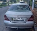 Сірий Мерседес Ц-Клас, об'ємом двигуна 2 л та пробігом 320 тис. км за 3062 $, фото 5 на Automoto.ua