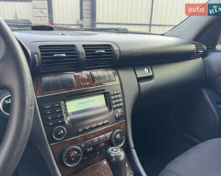 Сірий Мерседес Ц-Клас, об'ємом двигуна 2.2 л та пробігом 245 тис. км за 5550 $, фото 33 на Automoto.ua