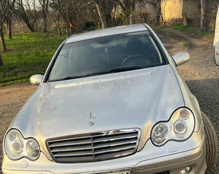 Сірий Мерседес Ц-Клас, об'ємом двигуна 1.8 л та пробігом 215 тис. км за 5000 $, фото 2 на Automoto.ua