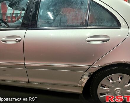 Серый Мерседес Ц-Класс, объемом двигателя 1.8 л и пробегом 330 тыс. км за 3700 $, фото 11 на Automoto.ua