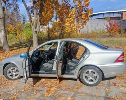 Сірий Мерседес Ц-Клас, об'ємом двигуна 1.8 л та пробігом 298 тис. км за 3300 $, фото 7 на Automoto.ua