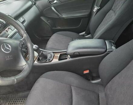 Мерседес Ц-Класс 2004 в Ужгороде на Automoto.ua Серый Мерседес Ц-Класс, объемом двигателя 2.15 л и пробегом 312 тыс. км за 6000 $, фото 8 на Automoto.ua
