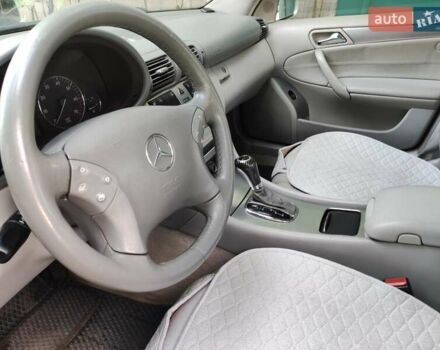 Серый Мерседес Ц-Класс, объемом двигателя 2 л и пробегом 250 тыс. км за 8400 $, фото 5 на Automoto.ua