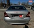 Серый Мерседес Ц-Класс, объемом двигателя 1.8 л и пробегом 327 тыс. км за 5490 $, фото 6 на Automoto.ua