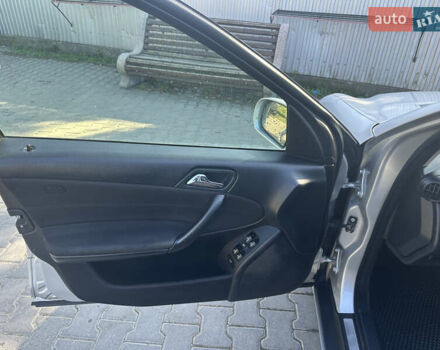 Серый Мерседес Ц-Класс, объемом двигателя 2.15 л и пробегом 284 тыс. км за 6000 $, фото 3 на Automoto.ua