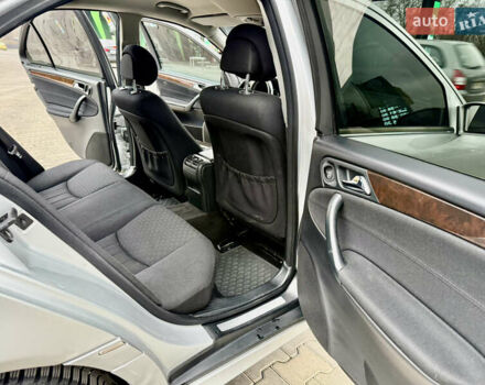 Сірий Мерседес Ц-Клас, об'ємом двигуна 1.8 л та пробігом 225 тис. км за 6700 $, фото 33 на Automoto.ua