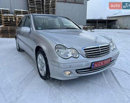 Серый Мерседес Ц-Класс, объемом двигателя 1.8 л и пробегом 162 тыс. км за 6850 $, фото 3 на Automoto.ua