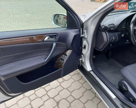 Сірий Мерседес Ц-Клас, об'ємом двигуна 1.8 л та пробігом 162 тис. км за 7299 $, фото 41 на Automoto.ua