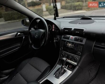 Серый Мерседес Ц-Класс, объемом двигателя 2.1 л и пробегом 260 тыс. км за 8500 $, фото 25 на Automoto.ua