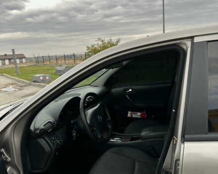 Сірий Мерседес Ц-Клас, об'ємом двигуна 2.2 л та пробігом 373 тис. км за 2950 $, фото 7 на Automoto.ua