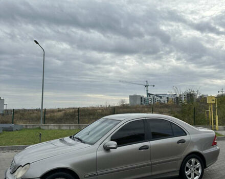 Сірий Мерседес Ц-Клас, об'ємом двигуна 2.2 л та пробігом 373 тис. км за 2950 $, фото 8 на Automoto.ua