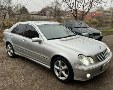 Серый Мерседес Ц-Класс, объемом двигателя 1.8 л и пробегом 263 тыс. км за 7600 $, фото 3 на Automoto.ua