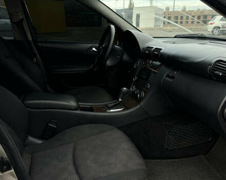 Сірий Мерседес Ц-Клас, об'ємом двигуна 2.2 л та пробігом 373 тис. км за 2950 $, фото 1 на Automoto.ua