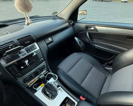 Серый Мерседес Ц-Класс, объемом двигателя 2.2 л и пробегом 287 тыс. км за 7500 $, фото 8 на Automoto.ua