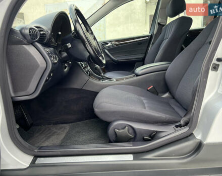 Серый Мерседес Ц-Класс, объемом двигателя 1.8 л и пробегом 162 тыс. км за 6850 $, фото 50 на Automoto.ua