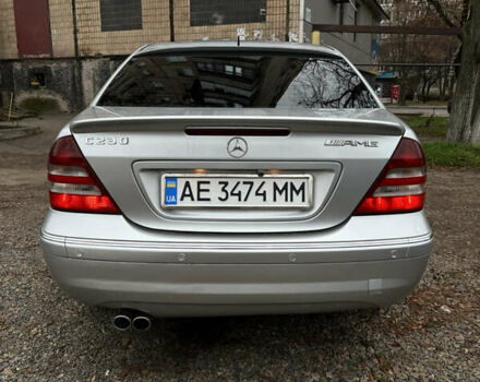 Серый Мерседес Ц-Класс, объемом двигателя 1.8 л и пробегом 263 тыс. км за 7600 $, фото 2 на Automoto.ua