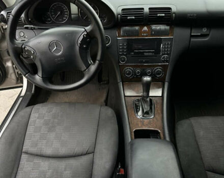 Сірий Мерседес Ц-Клас, об'ємом двигуна 2.2 л та пробігом 373 тис. км за 2950 $, фото 2 на Automoto.ua