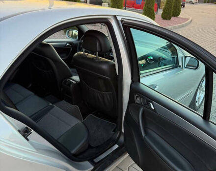 Серый Мерседес Ц-Класс, объемом двигателя 2.2 л и пробегом 287 тыс. км за 7500 $, фото 22 на Automoto.ua