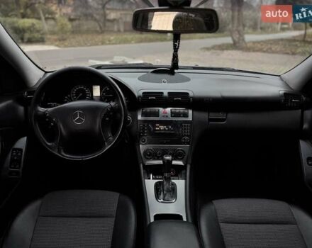Серый Мерседес Ц-Класс, объемом двигателя 2.1 л и пробегом 260 тыс. км за 8500 $, фото 24 на Automoto.ua