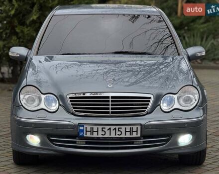 Серый Мерседес Ц-Класс, объемом двигателя 2.1 л и пробегом 260 тыс. км за 8500 $, фото 1 на Automoto.ua
