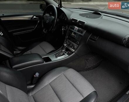 Серый Мерседес Ц-Класс, объемом двигателя 2.1 л и пробегом 260 тыс. км за 8500 $, фото 28 на Automoto.ua