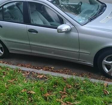 Серый Мерседес Ц-Класс, объемом двигателя 1.8 л и пробегом 160 тыс. км за 7000 $, фото 2 на Automoto.ua